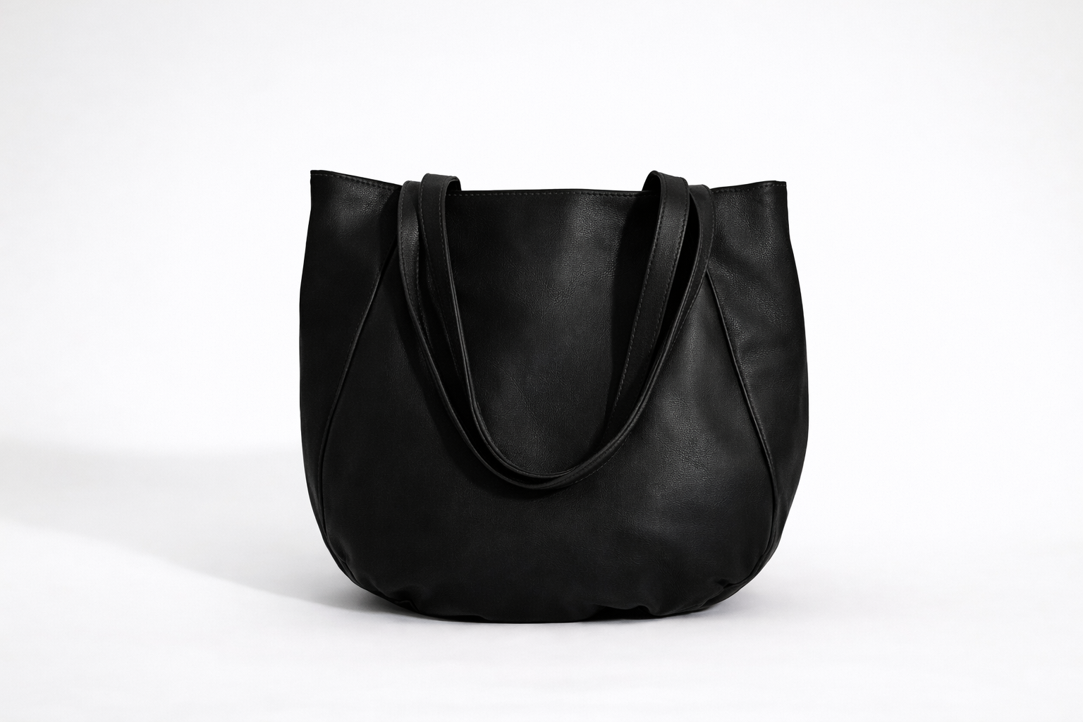 Bolso de cuero AVA en negro 