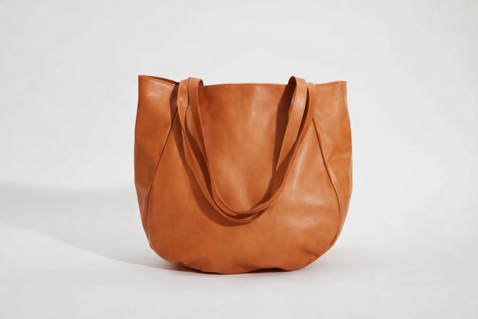 Bolso de cuero amplio 