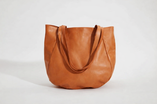 Bolso de cuero amplio 