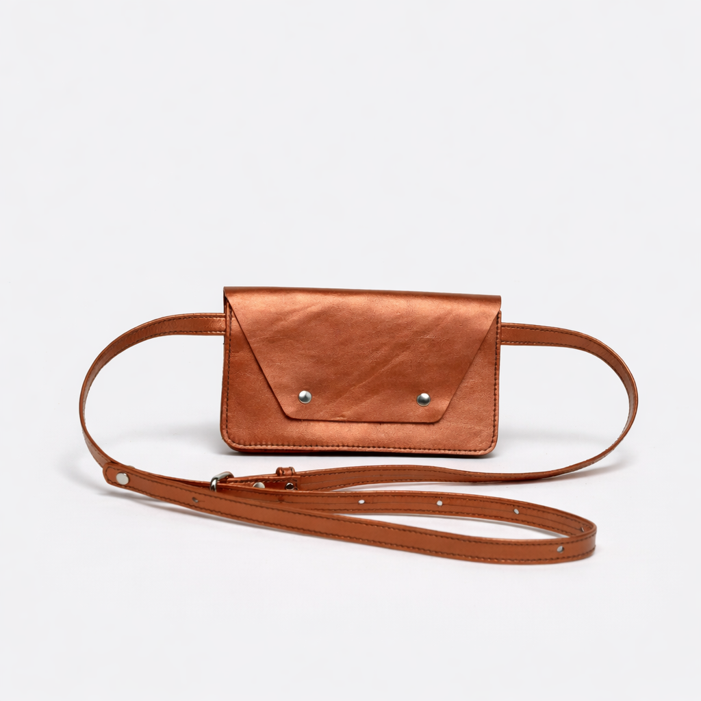 Cangurera de cuero artesanal