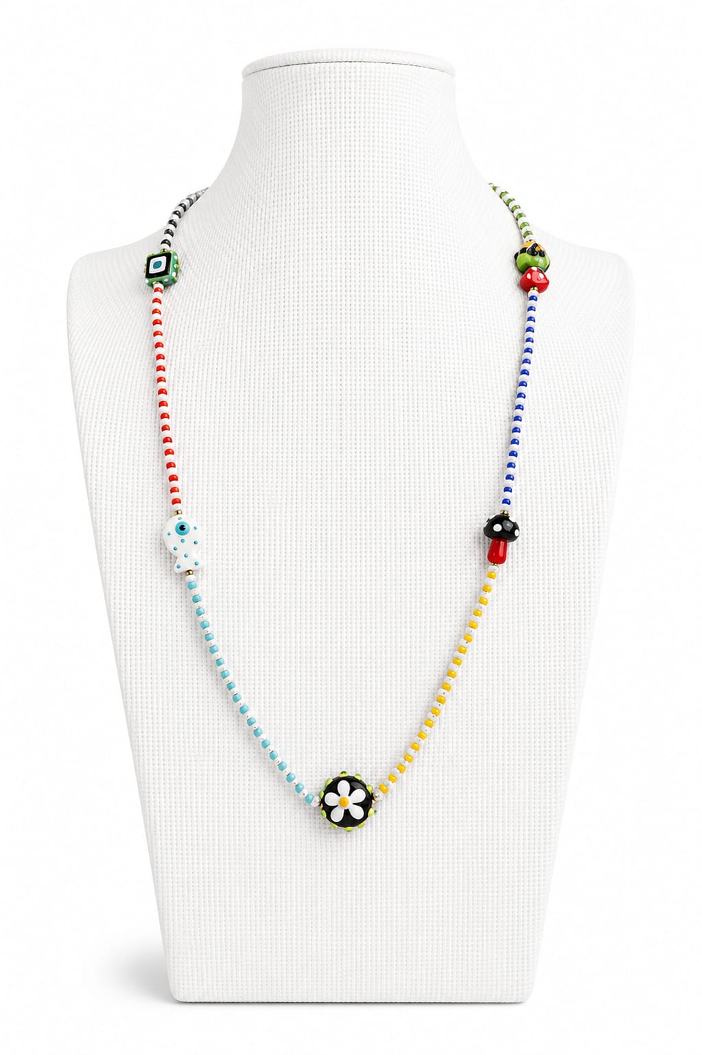 Collar de murano y vidrio  base blanca en cuello