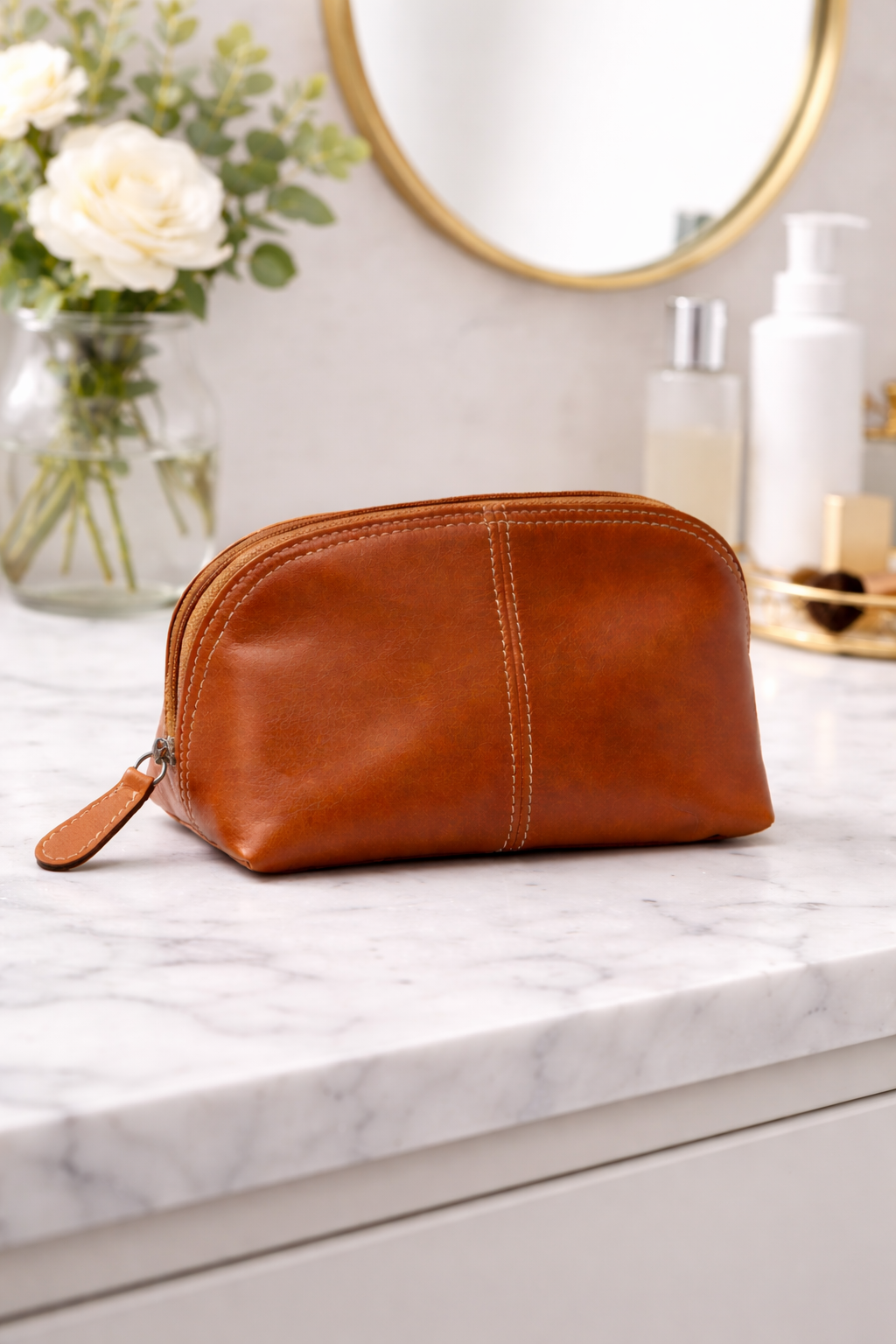 Cosmetiquera de cuero COS