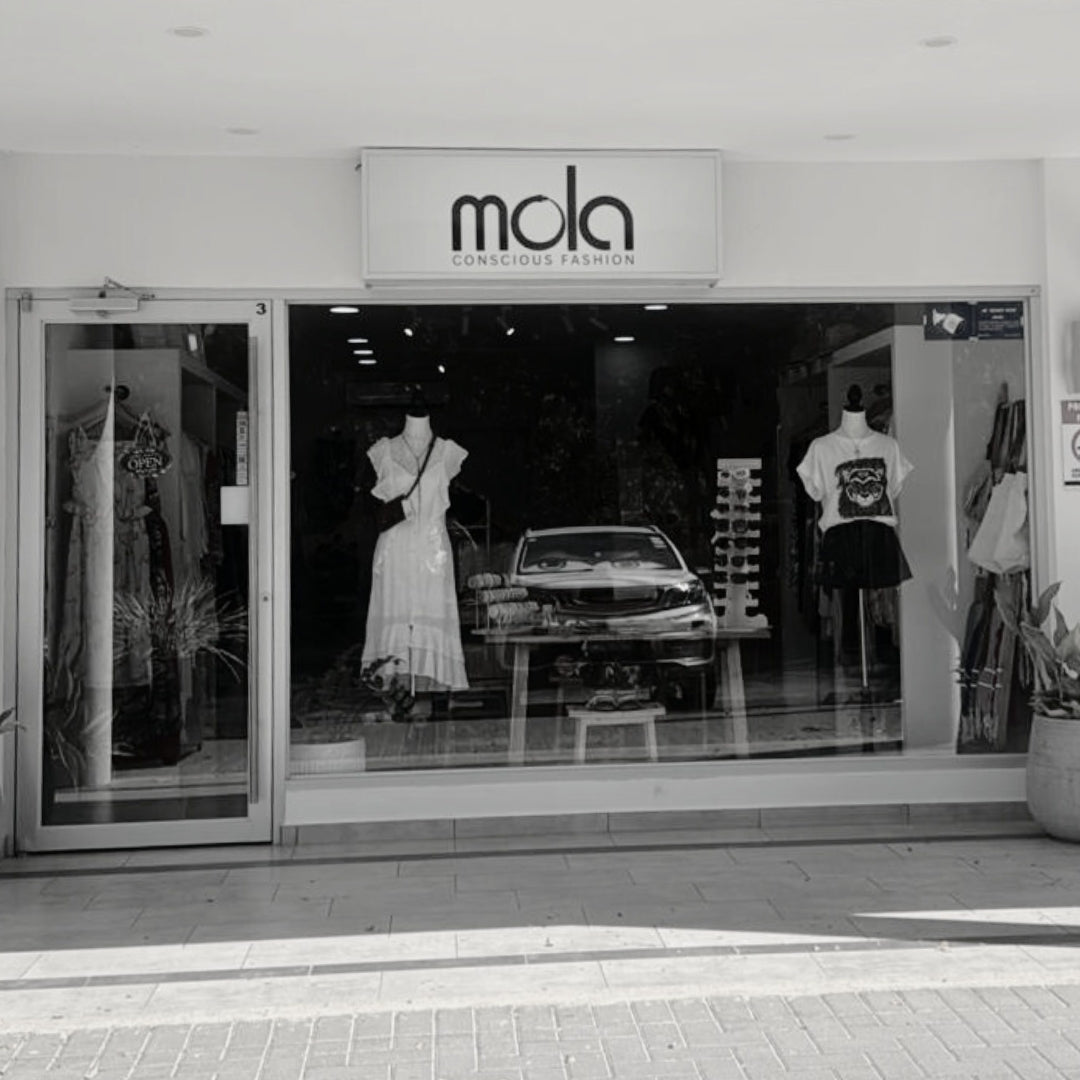 Fachada de tienda MOLA 