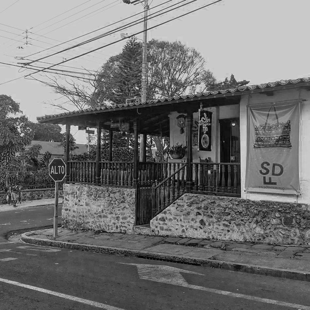 Fotografía de fachada de tienda Sin Domicilio Fijo